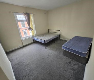 Price £1,000 pcm - Available Now - Unfurnished - Photo 2