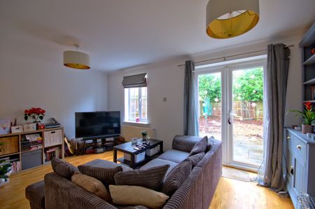 A mid terraced, three bedroom house, with garage and off road parking approximately four miles from Cambridge City Centre, Addenbrookes and the Train Station. - Photo 3