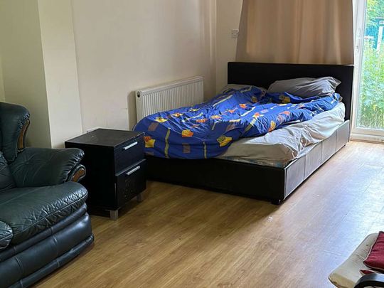 ENSUITE ROOM Room 4 - Photo 1