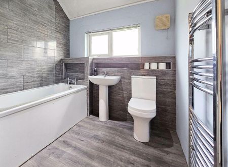 2 bedroom end of terrace house to rent - Photo 4