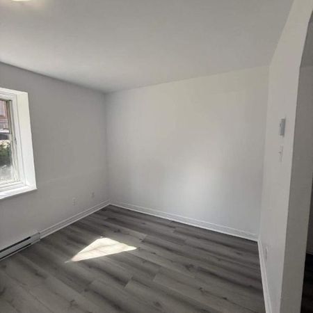 2 CH - 1 SDB - Montréal - $1,300 /mo - Photo 3