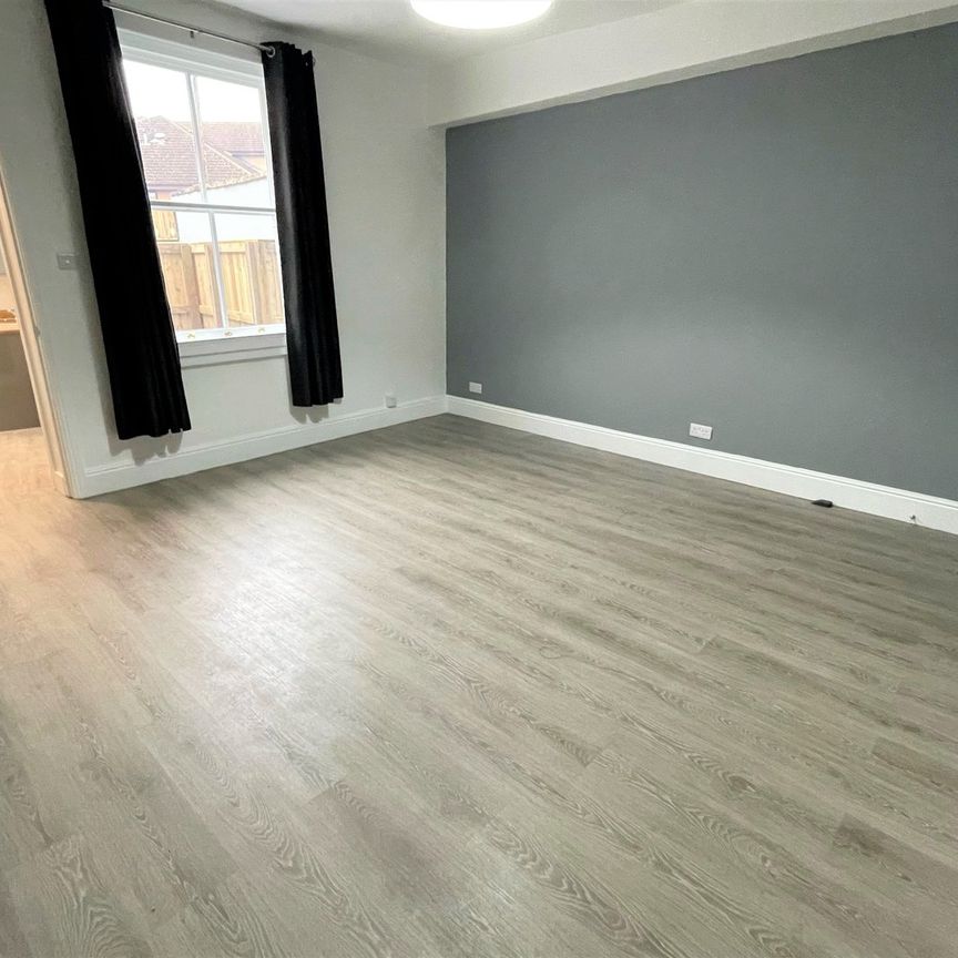 Upper High Street, Taunton, Somerset - Photo 1