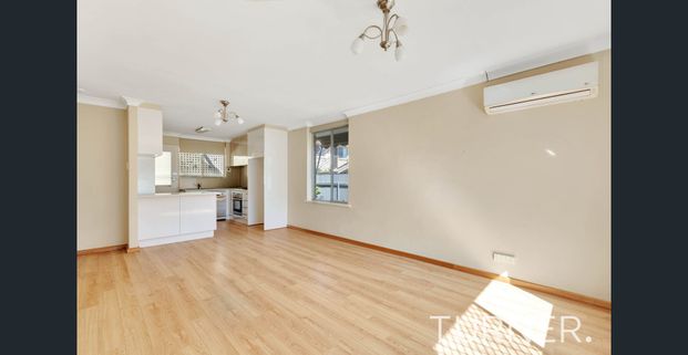 Stylishly Renovated, Fantastic Convenient Location, Private Yard, dishwasher and more.. - Photo 1