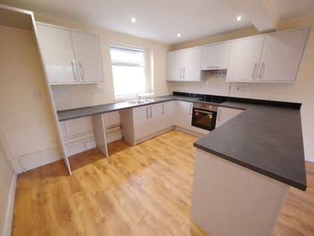 4 bedroom terraced house to rent - Photo 5
