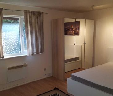 Studio Flat, London, E16 - Photo 4