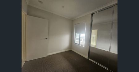 Modern Apartment Featuring a Private Balcony - Photo 5