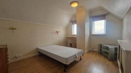 3 bedroom semi-detached bungalow to rent - Photo 4