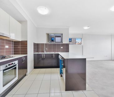 Spacious 2-Bed Apartment in Prime Location Near Parramatta River - Photo 2