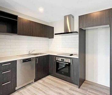 WOODEND - TWO BEDROOMS, SINGLE GARAGE - Photo 3