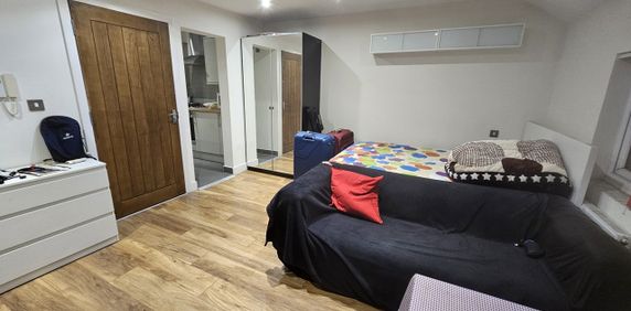 Studio Flat, Chatham Street, RG1 - Photo 2