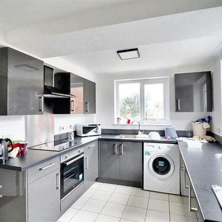 1 bedroom in a house share to rent - Photo 3