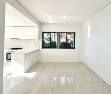 Spacious and Modern Apartment in a Prime Yagoona Location - Photo 6