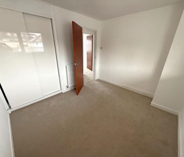 3 bedroom flat to rent - Photo 6