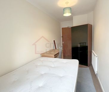 5 Bedroom Town House - Photo 3