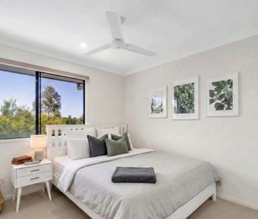 Low Maintenance Three Bedroom Townhouse - Photo 3