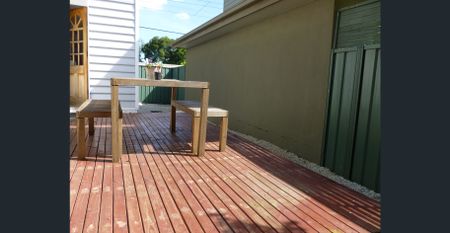 Convenient location - Photo 2