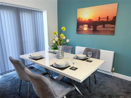 3 bedroom semi-detached house to rent - Photo 3