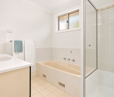 Spacious 3-Bedroom, 2-Bathroom Duplex in the Heart of Roselands! - Photo 5