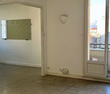 Appartement - 4 pièces - 68,09 m² - Grenoble - Photo 2