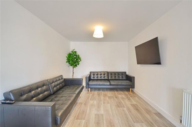 6 bedroom semi-detached house to rent - Photo 1