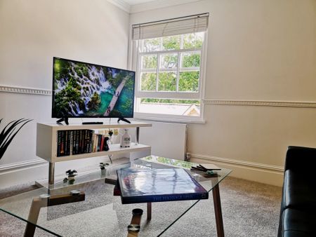 2 Bedroom Apartment - Photo 3