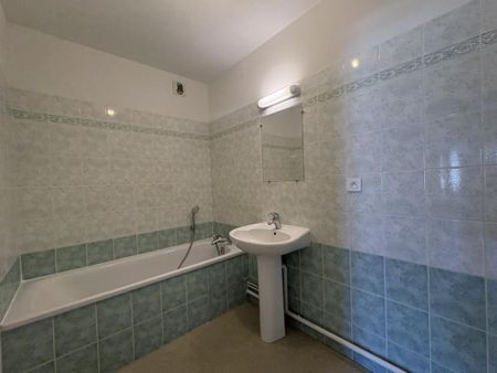 Location Appartement 3 pièces 68m² LA MOTTE SERVOLEX 73290 - Photo 3