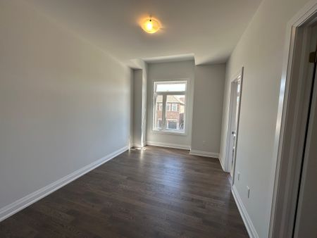 For Lease - 6 La Reine Avenue, Richmond Hill, Ontario - Photo 4