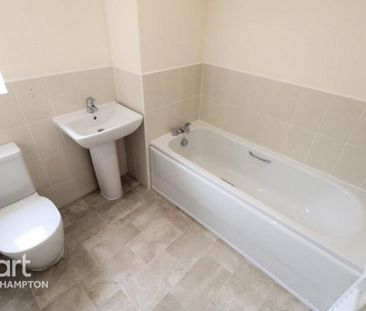 4 bedroom detached house to rent - Photo 4