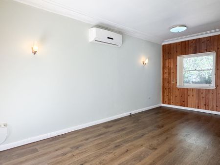 Three bedroom Family Home - Photo 4