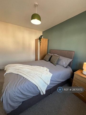 1 bedroom in a house share to rent - Photo 5