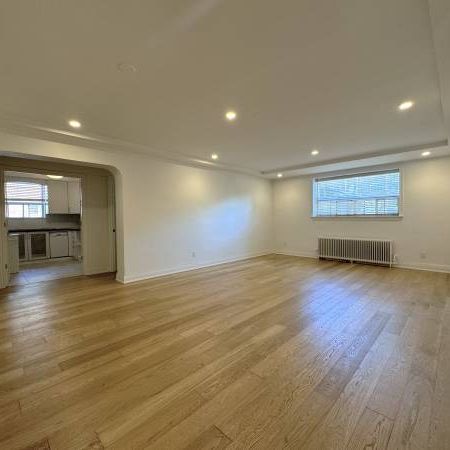 2696 LAKE SHORE BLVD. W. #2- 2BED/2BATH, LAUNDRY, STEPS TO TTC - Photo 1