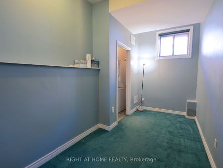 Condo Townhouse For Lease | E8142346 - Photo 2