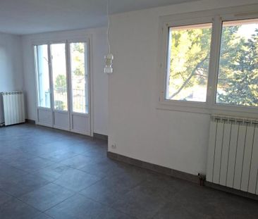 Location Appartement 3 pièces 69m² DRAGUIGNAN 83300 - Photo 2