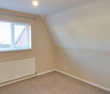 3 bedroom semi-detached house to rent - Photo 4