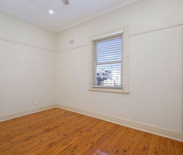 Oversized 2 Bedroom Apartment - Photo 5