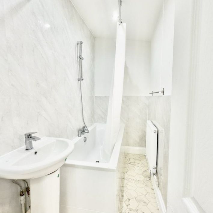 1 Bed End Terrace, Barrington Road, E12 - Photo 1