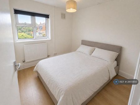 1 bedroom flat to rent - Photo 2