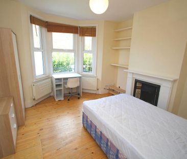 4 bedroom semi-detached house to rent - Photo 2