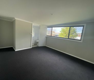 Generously sized 3 bedroom home - Photo 1