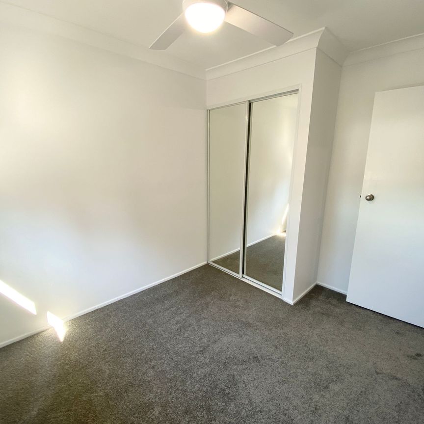 3 Bedroom Townhouse in Great Location! - Photo 1