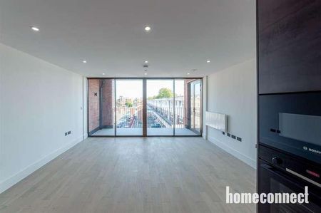 Colts Village Apartments, Barking Road, London, E6 - Photo 2