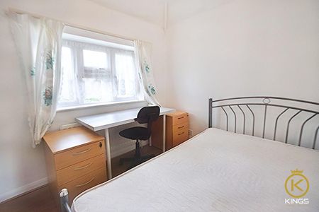 3 bedroom semi-detached house to rent - Photo 2