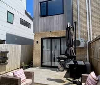 Stylish 3-Bedroom 2.5 bathroom plus a study in Prime Westgate Location - Photo 3