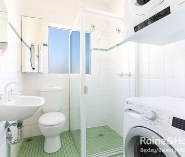 Charming & Convenient Two Bedroom Apartment - Central Location - Photo 5