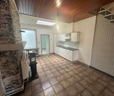 Budgetvriendelijke centrumwoning met 2 slaapkamers - Photo 1