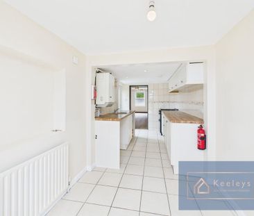 3 bedroom end of terrace house to rent - Photo 2