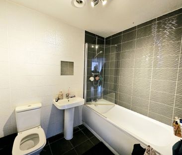 Elstree Way, WD6 1BZ, Borehamwood - Photo 2