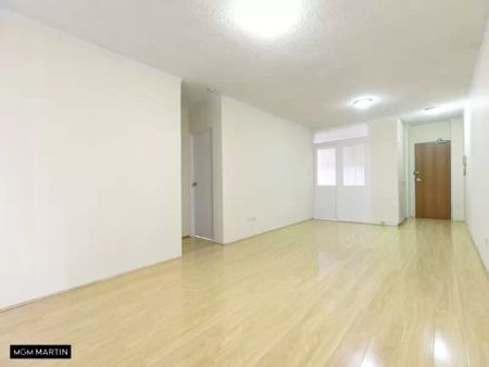 MGM MARTIN - STYLISH 2 BEDROOM APARTMENT ON THE TOP FLOOR - Photo 4