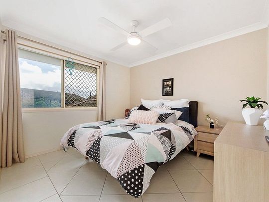 Spacious Three Bedroom House In Burleigh Waters! - Photo 1