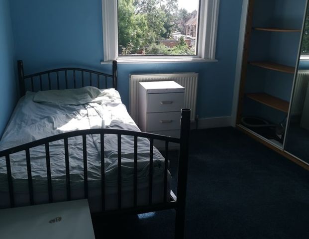 Room in a Shared House, Locket Road, HA3 - Photo 1